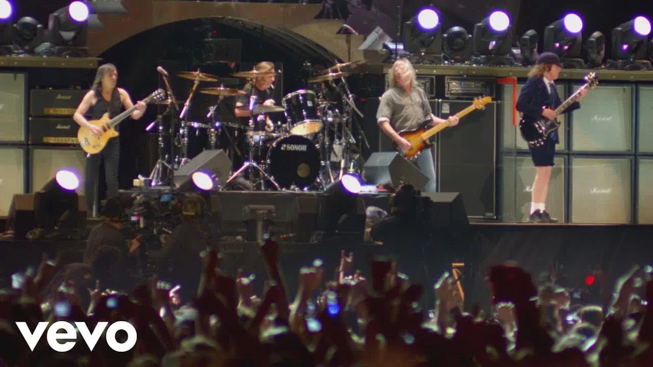 AC-DC — Back In Black (Live At River Plate, December 2009) — обкладинка